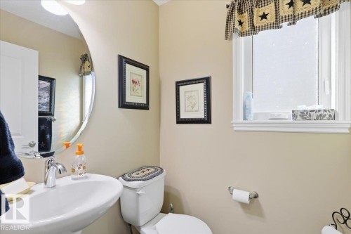 28 Sutherland Street, Leduc, AB - Indoor Photo Showing Bathroom