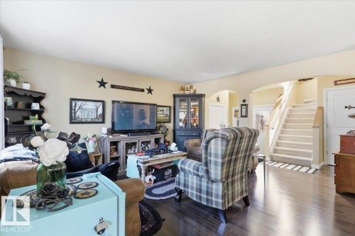 28 Sutherland Street, Leduc, AB - Indoor Photo Showing Living Room