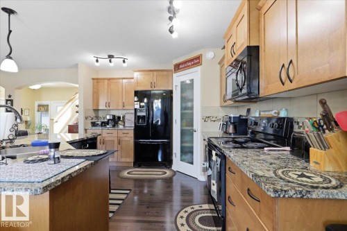 28 Sutherland Street, Leduc, AB - Indoor Photo Showing Kitchen