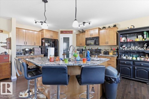 28 Sutherland Street, Leduc, AB - Indoor Photo Showing Kitchen