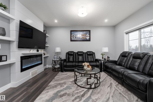 1613 Enright Way Nw, Edmonton, AB - Indoor Photo Showing Living Room