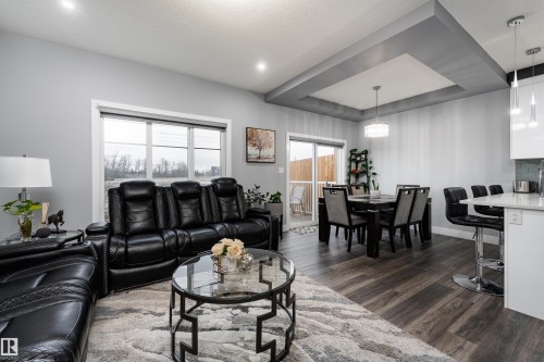 1613 Enright Way Nw, Edmonton, AB - Indoor Photo Showing Living Room