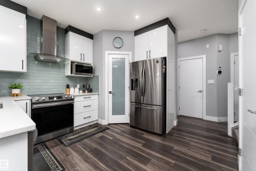 1613 Enright Way Nw, Edmonton, AB - Indoor Photo Showing Kitchen With Stainless Steel Kitchen With Upgraded Kitchen