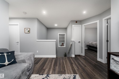 1613 Enright Way Nw, Edmonton, AB - Indoor