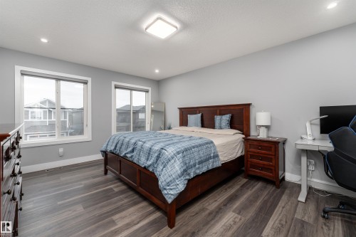 1613 Enright Way Nw, Edmonton, AB - Indoor Photo Showing Bedroom