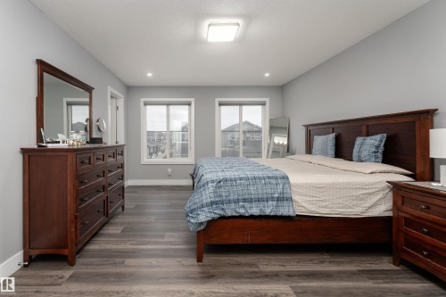 1613 Enright Way Nw, Edmonton, AB - Indoor Photo Showing Bedroom