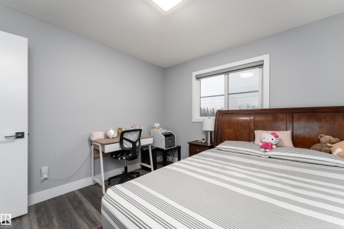 1613 Enright Way Nw, Edmonton, AB - Indoor Photo Showing Bedroom