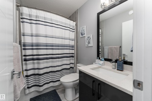 1613 Enright Way Nw, Edmonton, AB - Indoor Photo Showing Bathroom