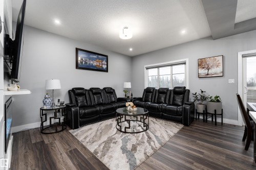 1613 Enright Way Nw, Edmonton, AB - Indoor Photo Showing Living Room