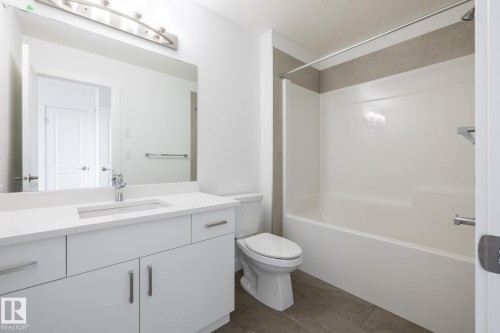 #21 7020 Keswick Cm Sw, Edmonton, AB - Indoor Photo Showing Bathroom