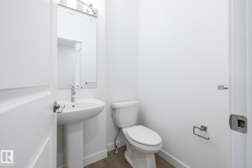 #21 7020 Keswick Cm Sw, Edmonton, AB - Indoor Photo Showing Bathroom
