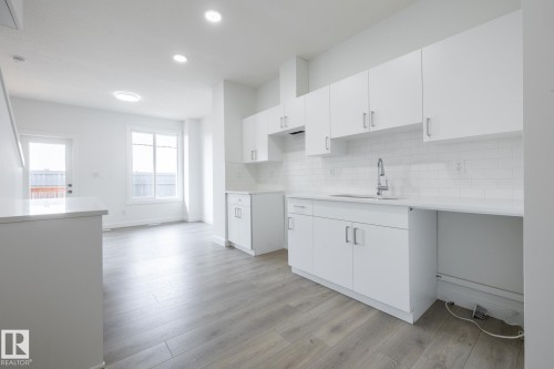 #21 7020 Keswick Cm Sw, Edmonton, AB - Indoor Photo Showing Kitchen