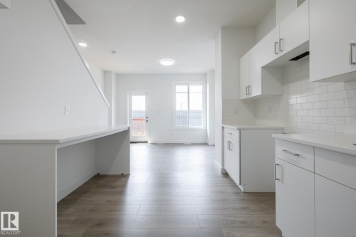 #21 7020 Keswick Cm Sw, Edmonton, AB - Indoor Photo Showing Kitchen