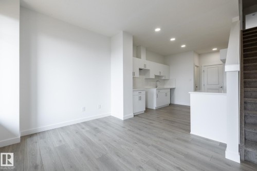 #21 7020 Keswick Cm Sw, Edmonton, AB - Indoor Photo Showing Kitchen