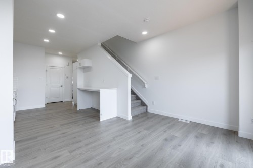 #21 7020 Keswick Cm Sw, Edmonton, AB - Indoor Photo Showing Other Room