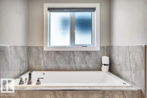 4403 Triomphe Gate, Beaumont, AB - Indoor Photo Showing Bathroom