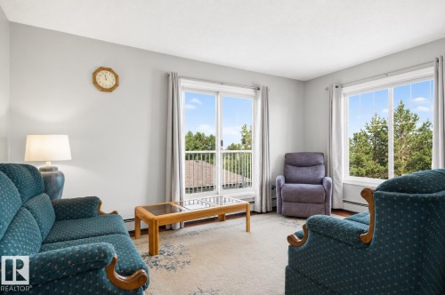 #411 4407 23 St Nw, Edmonton, AB - Indoor Photo Showing Living Room