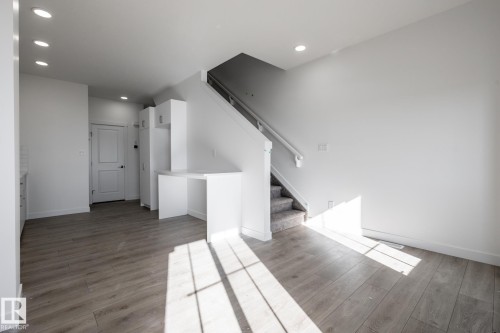 #37 7110 Keswick Cm Sw, Edmonton, AB - Indoor Photo Showing Other Room