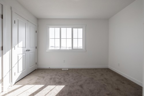 #37 7110 Keswick Cm Sw, Edmonton, AB - Indoor Photo Showing Other Room