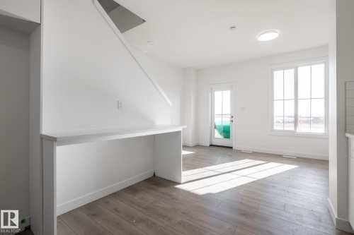 #37 7110 Keswick Cm Sw, Edmonton, AB - Indoor Photo Showing Other Room