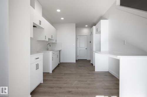 #37 7110 Keswick Cm Sw, Edmonton, AB - Indoor Photo Showing Kitchen
