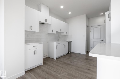 #37 7110 Keswick Cm Sw, Edmonton, AB - Indoor Photo Showing Kitchen