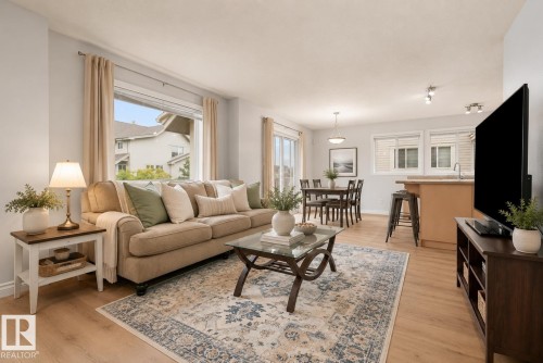 #6 12050 17 Av Sw, Edmonton, AB - Indoor Photo Showing Living Room