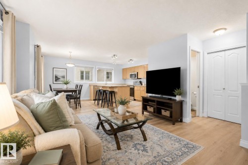 #6 12050 17 Av Sw, Edmonton, AB - Indoor Photo Showing Living Room