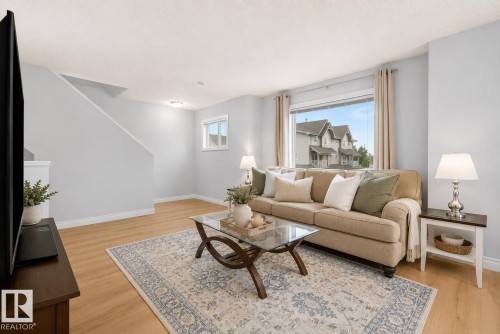 #6 12050 17 Av Sw, Edmonton, AB - Indoor Photo Showing Living Room