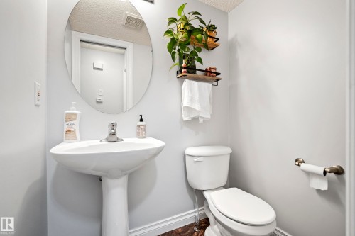 #6 12050 17 Av Sw, Edmonton, AB - Indoor Photo Showing Bathroom