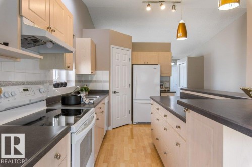 3 Holly Place, St. Albert, AB - Indoor Photo Showing Kitchen