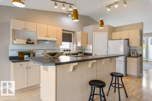 3 Holly Place, St. Albert, AB - Indoor Photo Showing Kitchen