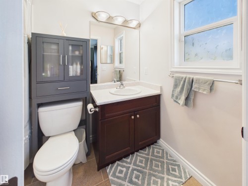 2043 Christopher Close, Sherwood Park, AB - Indoor Photo Showing Bathroom