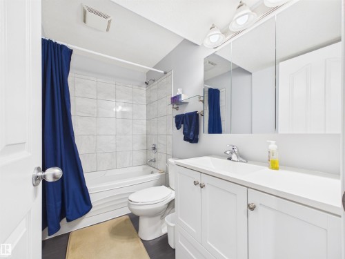 2043 Christopher Close, Sherwood Park, AB - Indoor Photo Showing Bathroom