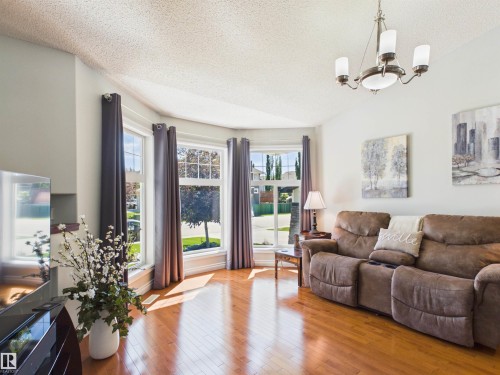 2043 Christopher Close, Sherwood Park, AB - Indoor Photo Showing Living Room