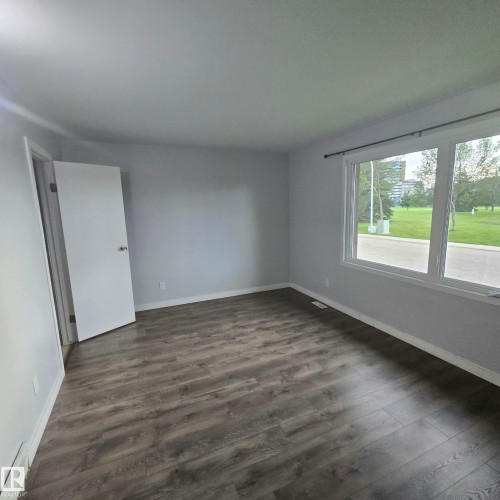 2613 105A Street Northwest, Edmonton, AB - Indoor Photo Showing Other Room