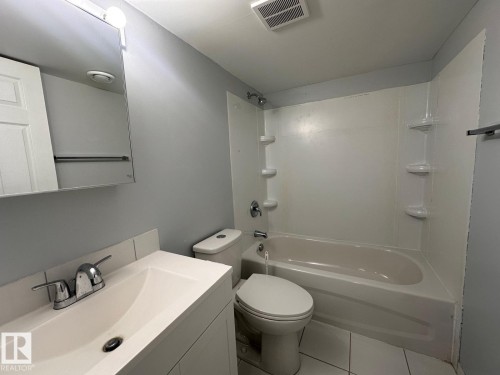 2613 105A Street Northwest, Edmonton, AB - Indoor Photo Showing Bathroom