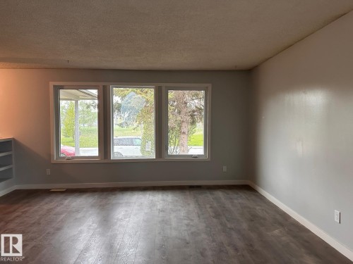 2613 105A Street Northwest, Edmonton, AB - Indoor Photo Showing Other Room