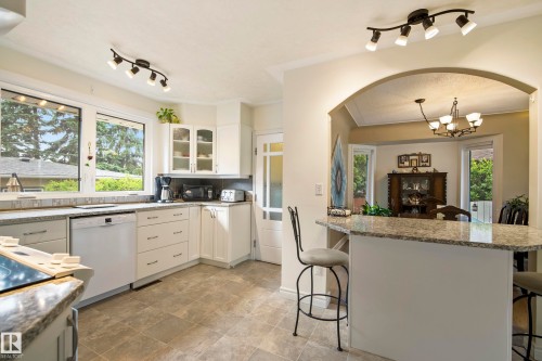 7215 96B Avenue Nw, Edmonton, AB - Indoor Photo Showing Kitchen