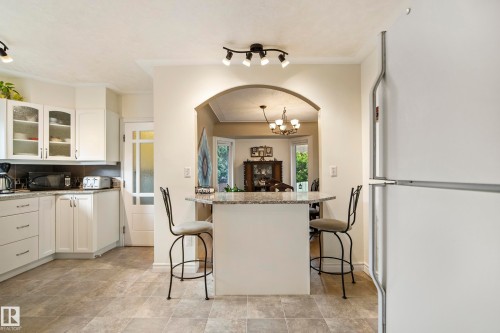 7215 96B Avenue Nw, Edmonton, AB - Indoor Photo Showing Kitchen