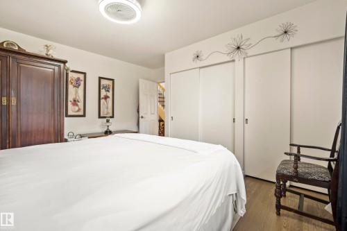 7215 96B Avenue Nw, Edmonton, AB - Indoor Photo Showing Bedroom