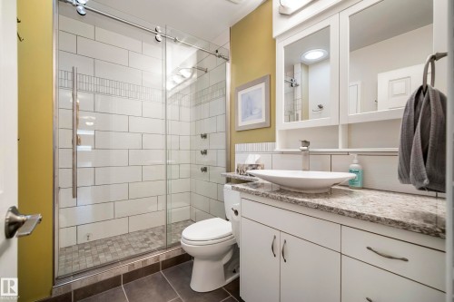 7215 96B Avenue Nw, Edmonton, AB - Indoor Photo Showing Bathroom