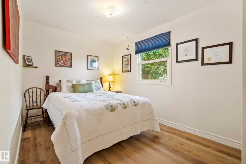 7215 96B Avenue Nw, Edmonton, AB - Indoor Photo Showing Bedroom