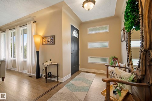 7215 96B Avenue Nw, Edmonton, AB - Indoor Photo Showing Other Room