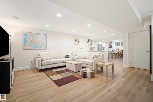 7215 96B Avenue Nw, Edmonton, AB - Indoor Photo Showing Living Room