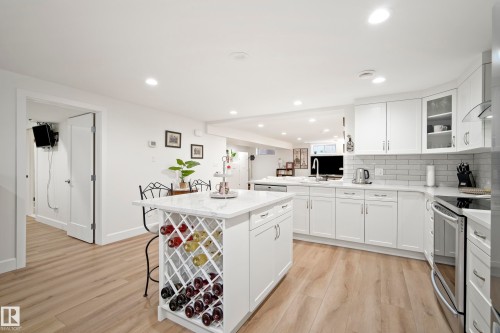 7215 96B Avenue Nw, Edmonton, AB - Indoor Photo Showing Kitchen With Upgraded Kitchen