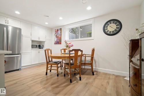 7215 96B Avenue Nw, Edmonton, AB - Indoor