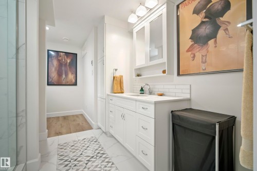 7215 96B Avenue Nw, Edmonton, AB - Indoor