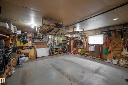 7215 96B Avenue Nw, Edmonton, AB - Indoor Photo Showing Garage
