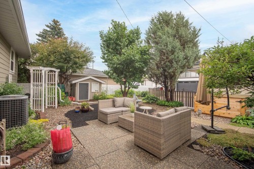 7215 96B Avenue Nw, Edmonton, AB - Outdoor